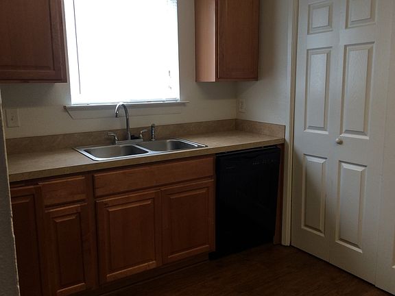3rd image of 308B Richards St