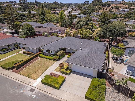4th image of 2618 Martinez Dr