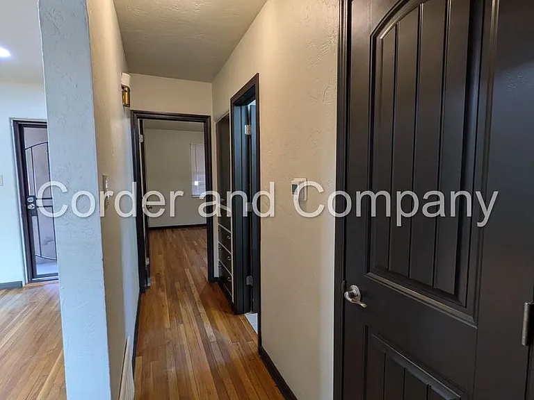 302 Valencia Dr NE — Photo 16