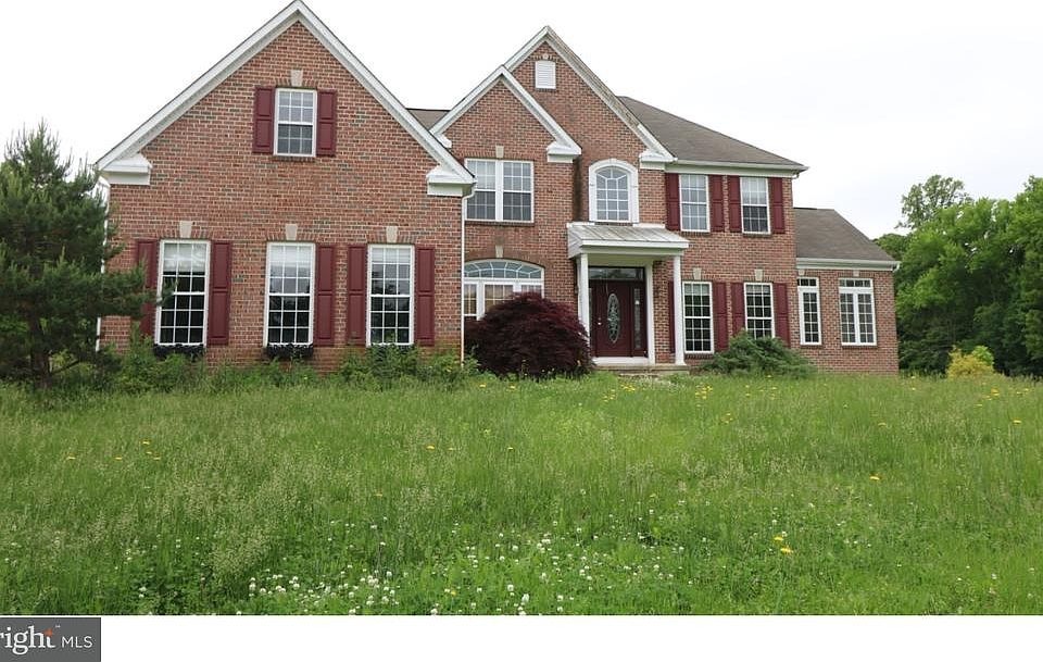 1st image of 27 Fawn Hollow Ln