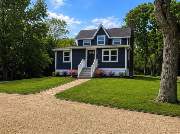 452 Montauk Hwy, East Quogue, NY 11942