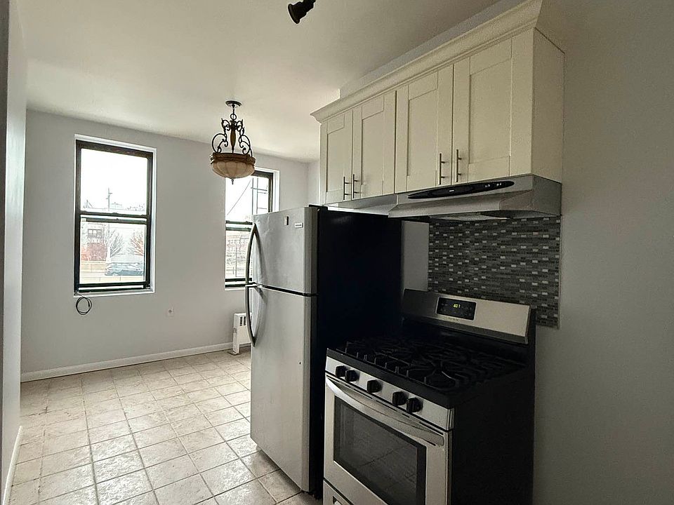 1st image of 2716 Hoyt Ave S APT 2F