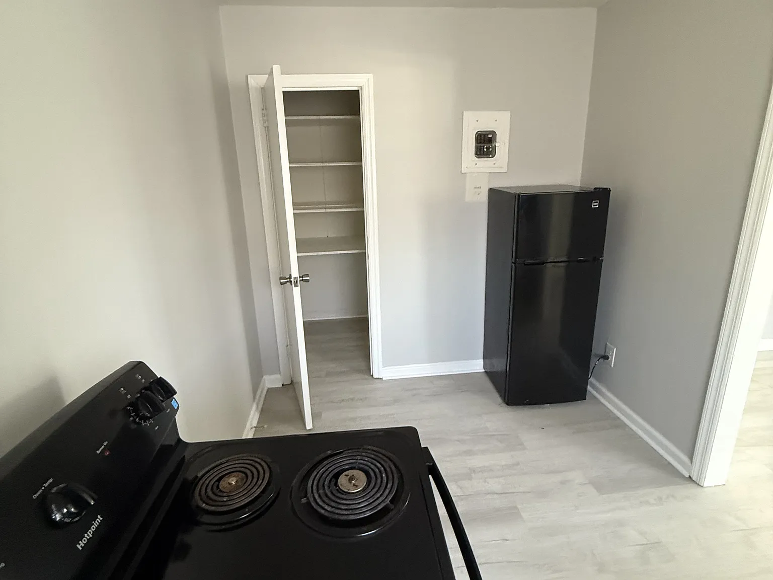 601 Young Avenue - D — Photo 2