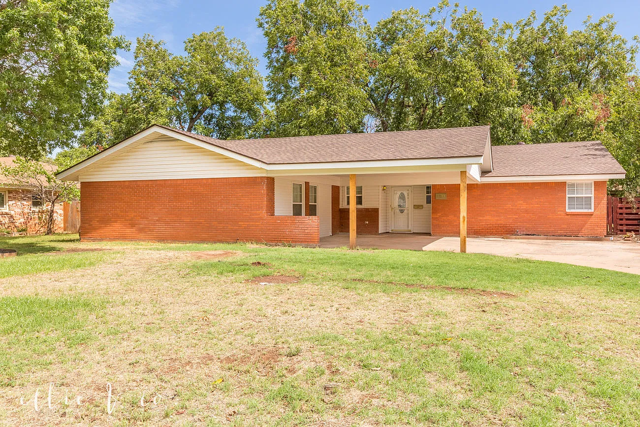 3 bed, 2080 sqft, $2,350 — Photo 1