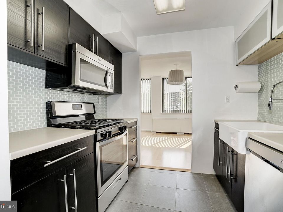 1st image of 600 Roosevelt Blvd APT 403