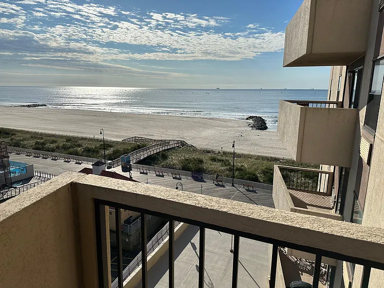 360 Shore Rd #7B — Photo 2