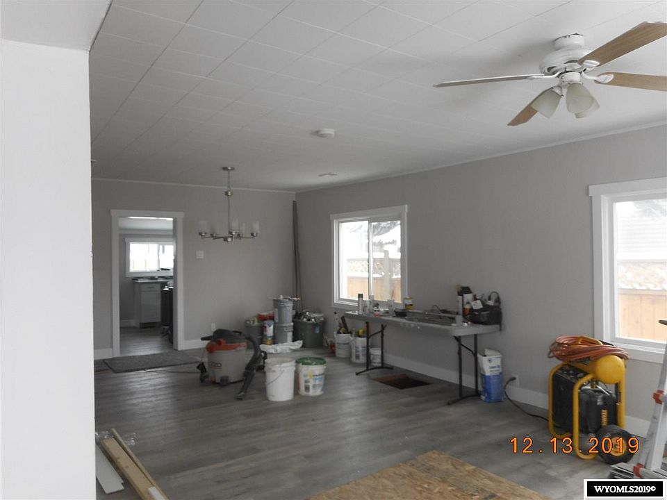 2nd image of 190 1st Ave