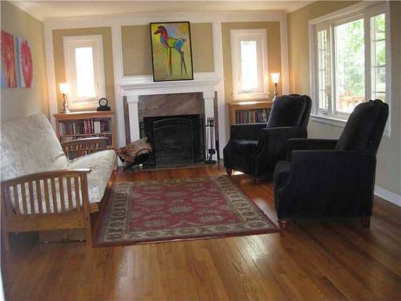 3rd image of 226 Montrose Way