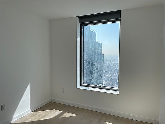 5th image of 3 Court Sq Penthouse 109