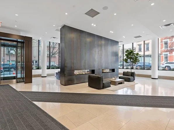 429 Kent Avenue image 16 of 21