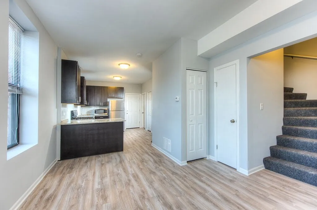 Building Photo - 1420 W Blackhawk St #3R
