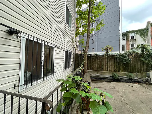 Rented by Pear NYC LLC | media 44