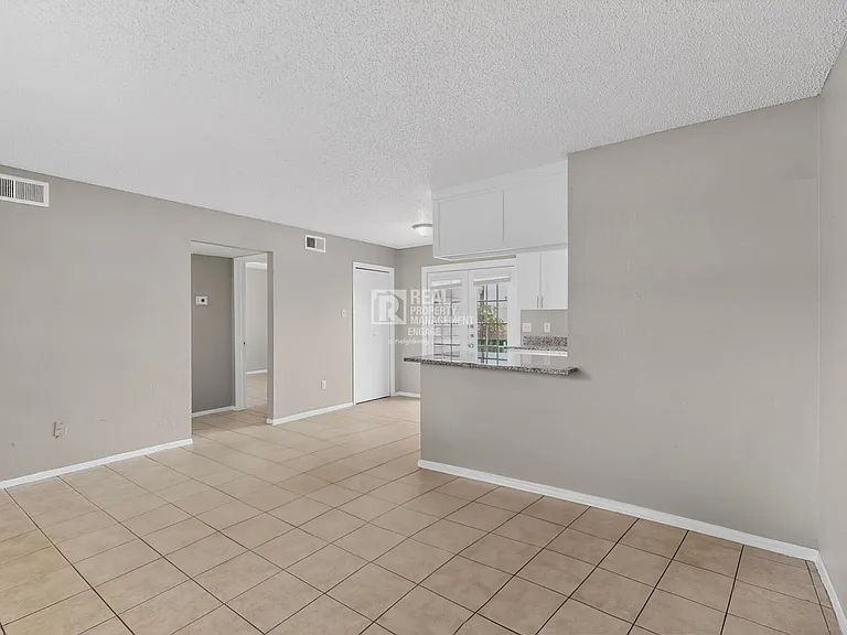 8024 Cambridge Cir — Photo 6