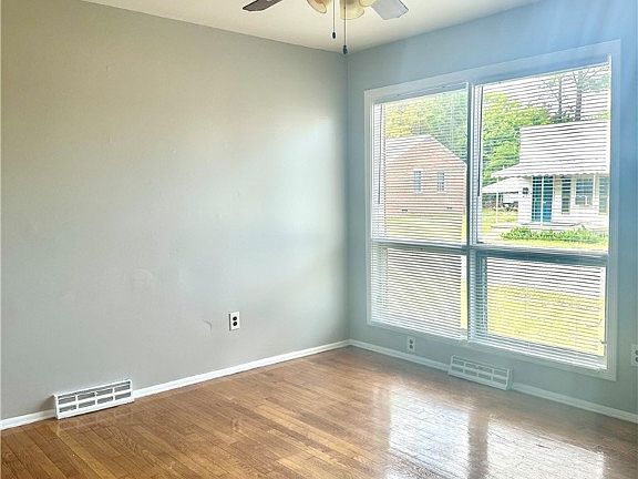 4th image of 5407 Stokes Ln
