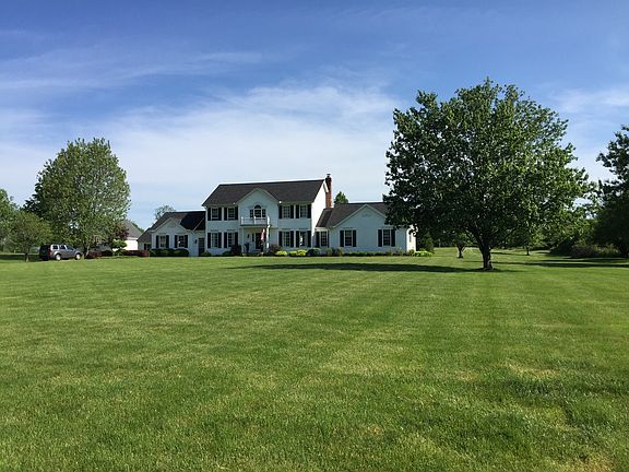 2nd image of 3824 Sweet Briar Dr