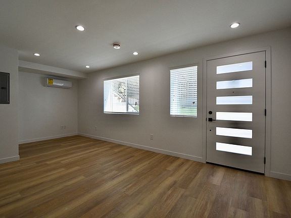 5th image of 2119 Elsinore St #17315263