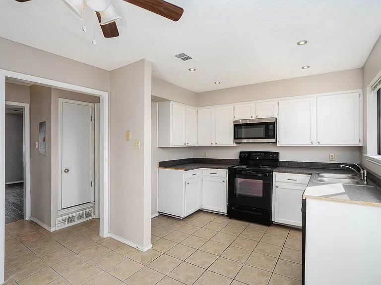 3301 Aurora St #D — Photo 8