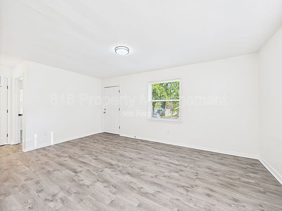 2nd image of 4910 Vista St