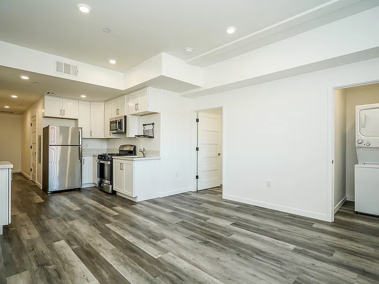 2701 James M Wood Blvd #308 — Photo 7