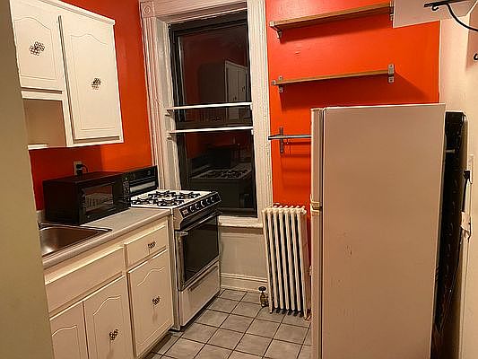 2nd image of 197 7th Ave APT 3L