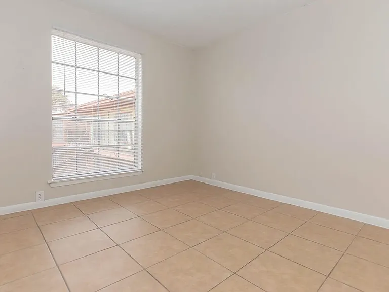 Southern Oaks Apartments — Photo 53
