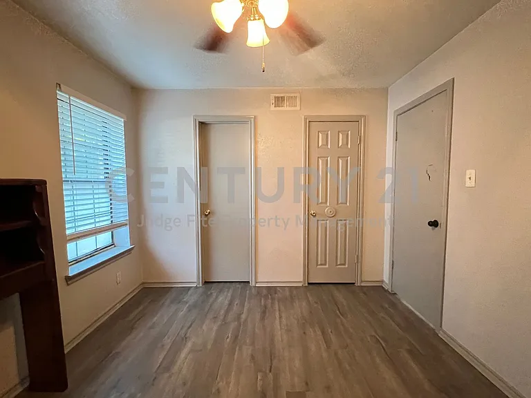 1108 N Elm St #3 — Photo 9