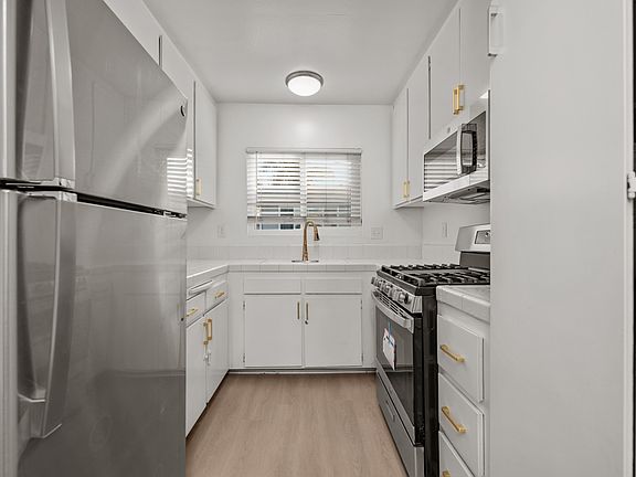 2nd image of 1532 Hornblend St APT 5