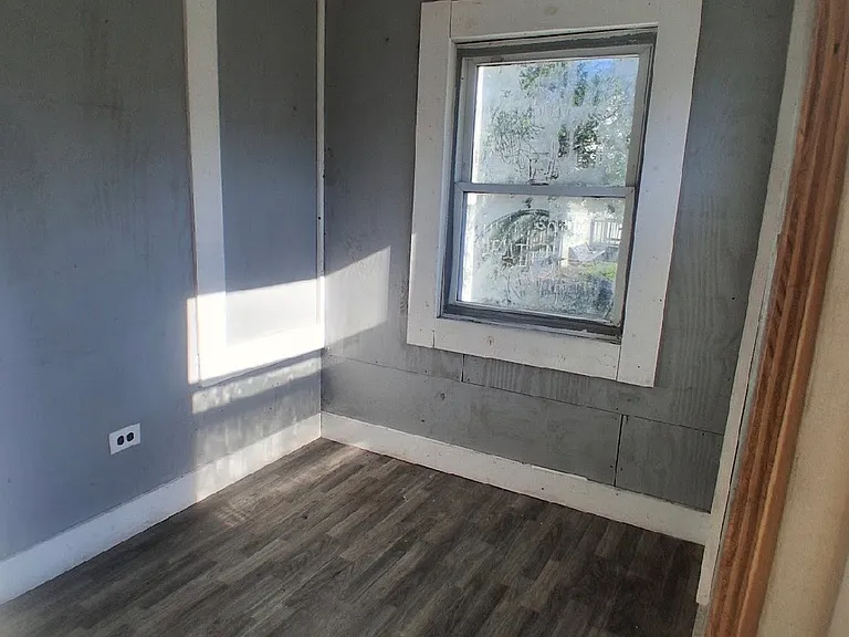 428 S Central St — Photo 5