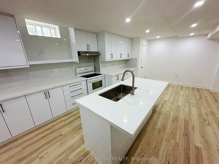 938 Red Deer Ave #BASEMENT — Photo 8