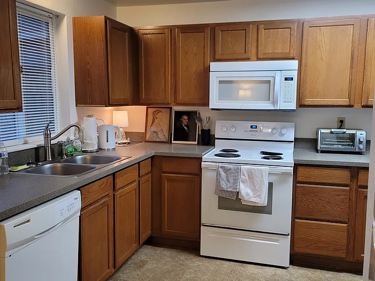 1425 Rainier Dr — Photo 6
