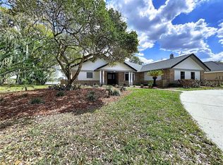 2881 Hammock Dr, Plant City, FL 33566