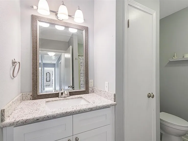 15826 New Market Dr — Photo 11