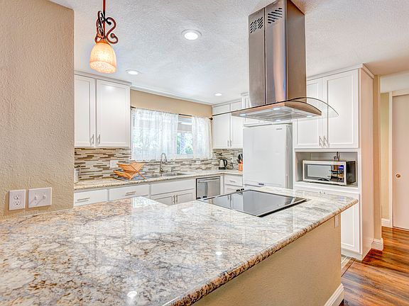 4th image of 2706 Marquette Dr
