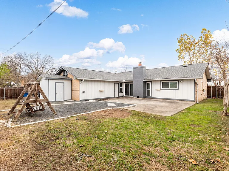 2710 Thrushwood Dr — Photo 31