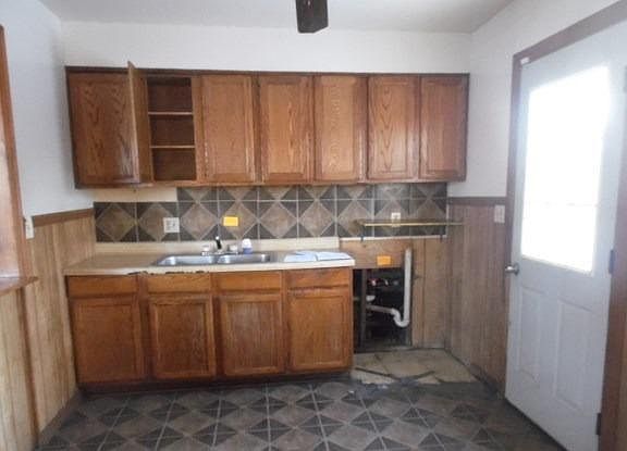 5th image of 2726 Jasper St