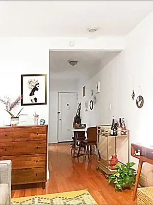 Rented by Buchbinder & Warren | media 7