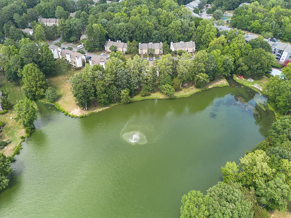 2710 Spinnaker Ct