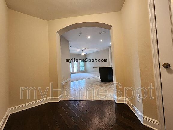 4th image of 6061 Twenty One Oaks Dr