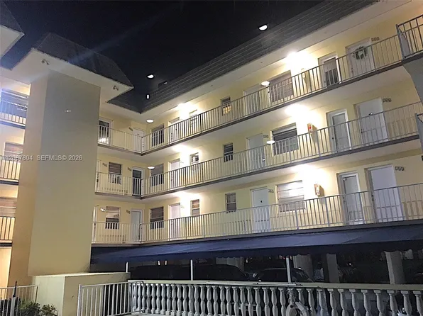 427 Santander Ave APT 202, Coral Gables, FL 33134
