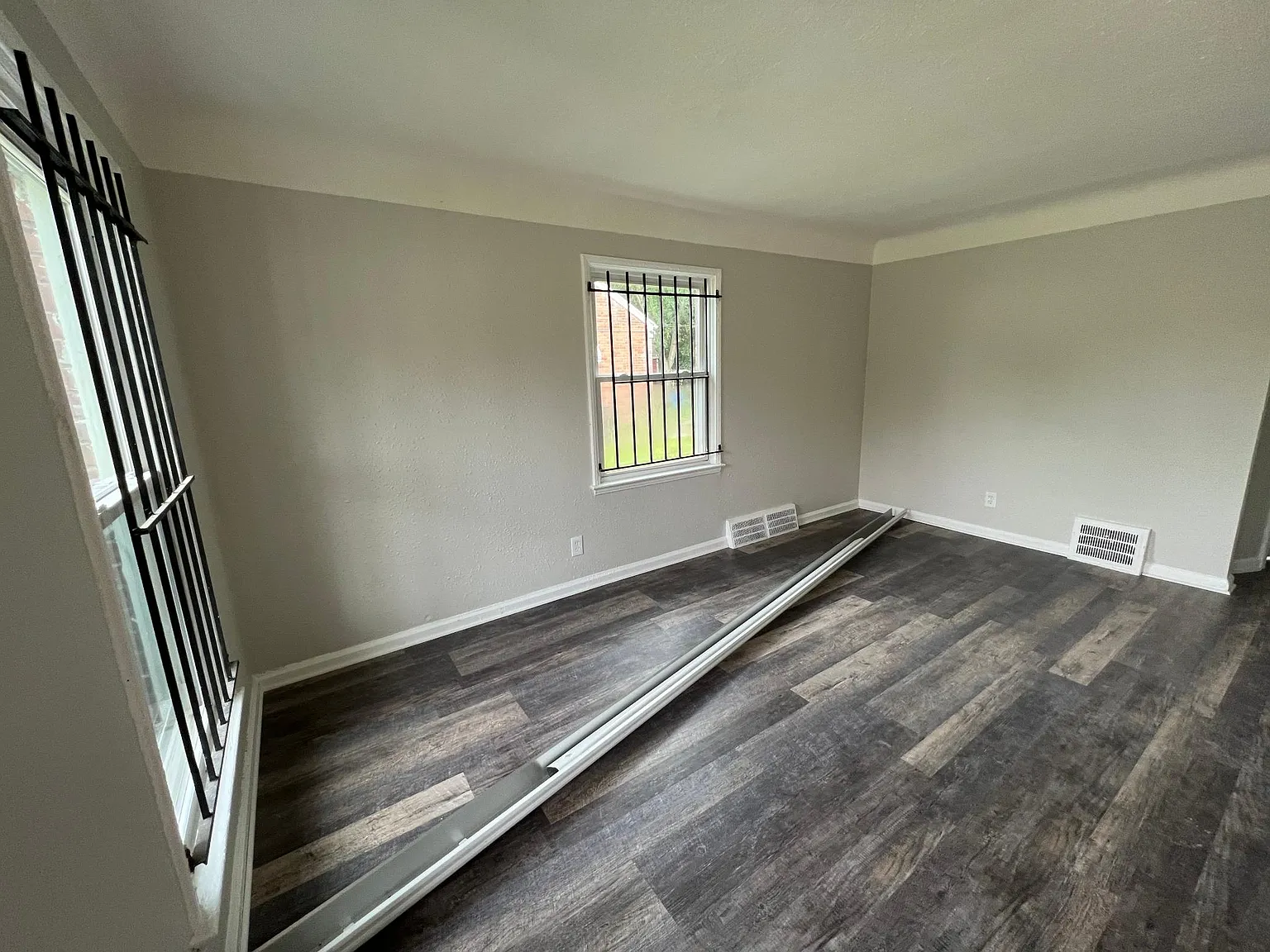 2 bed, 768 sqft, $1,000 — Photo 2