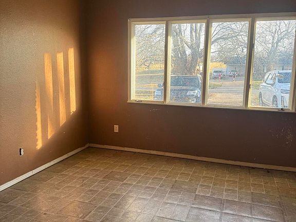 5th image of 111 Maple Street