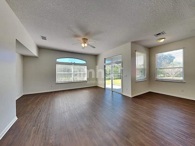 341 Diana Ct — Photo 8