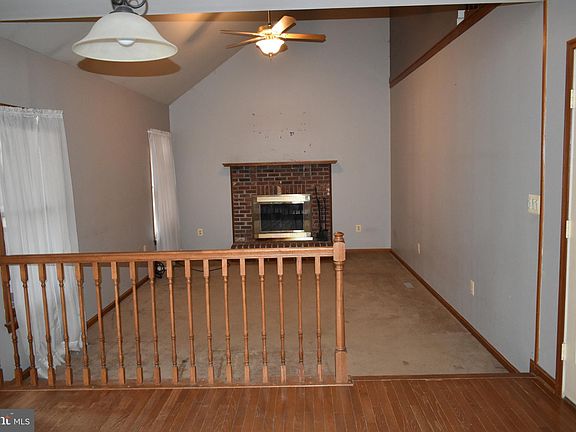 3rd image of 5023 Queensbury Cir