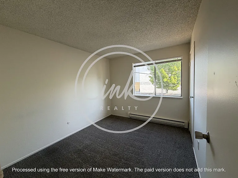 3190-3196 Woodside Dr — Photo 9