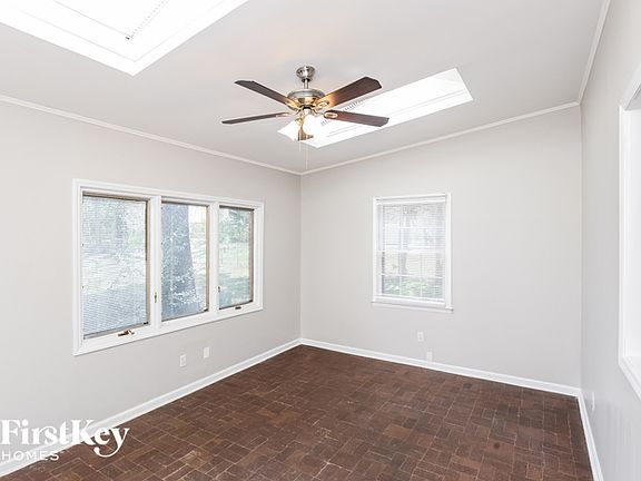 5th image of 1010 Iris Dr