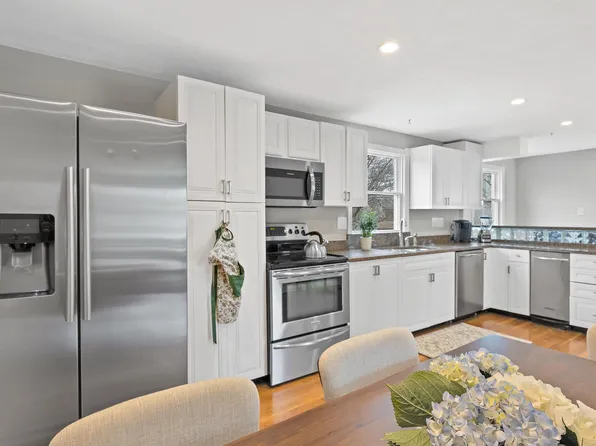 (undisclosed Address), Hull, MA 02045