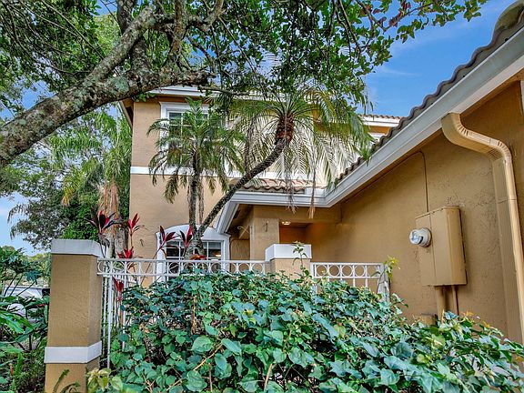 4th image of 2836 NW 99th Terrace #2836