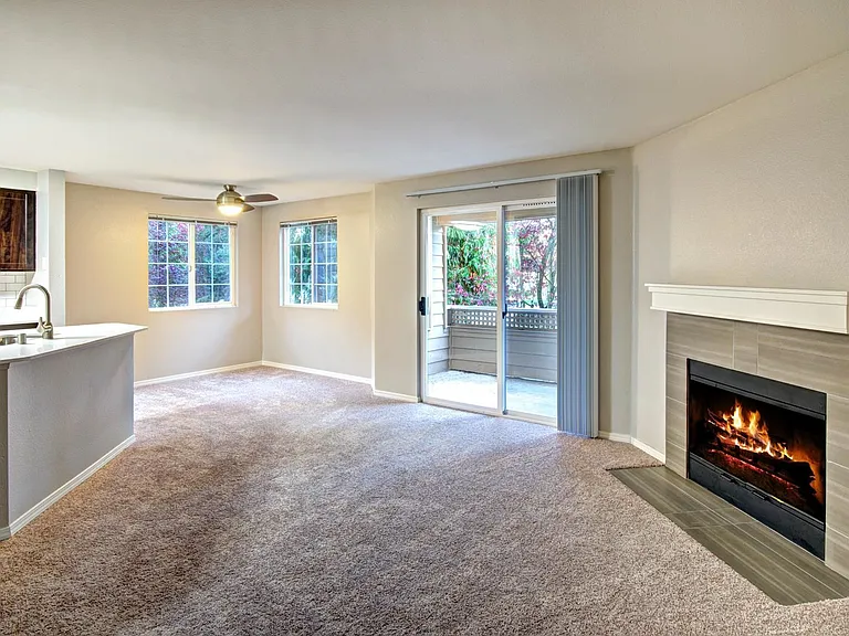 Bay Court at Harbour Pointe — Photo 18