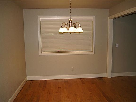 5th image of 2704 W Ash St