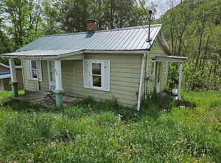 228 Henderson St, Marion, VA 24354